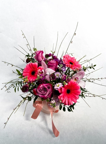 Цветы в шляпной коробке &laquo;Царство&raquo; от интернет-магазина цветов в 