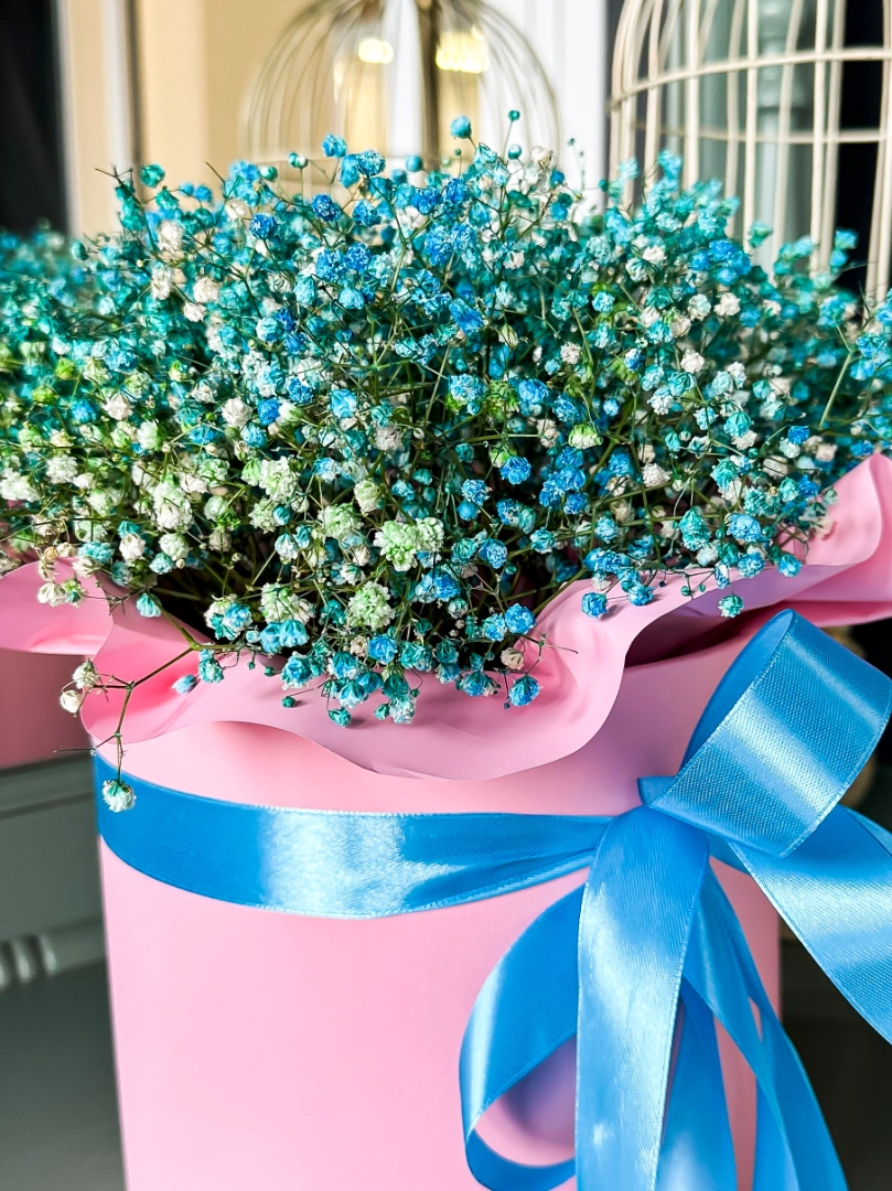 Композиция в коробке &laquo;Фиалка&raquo; от интернет-магазина цветов в 