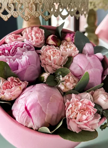 Цветы в коробке &laquo;Персик&raquo; от интернет-магазина цветов в 